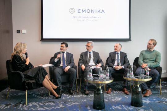 Novinarska konferenca Mendote Invest projekt Emonika