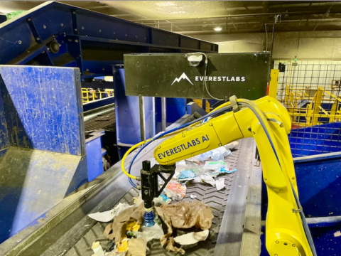 RecycleOS – robotska rešitev za predelavo materialov s pomočjo umetne inteligence (EverestLabs, ZDA)